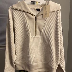 Beautiful sweater with zipper.